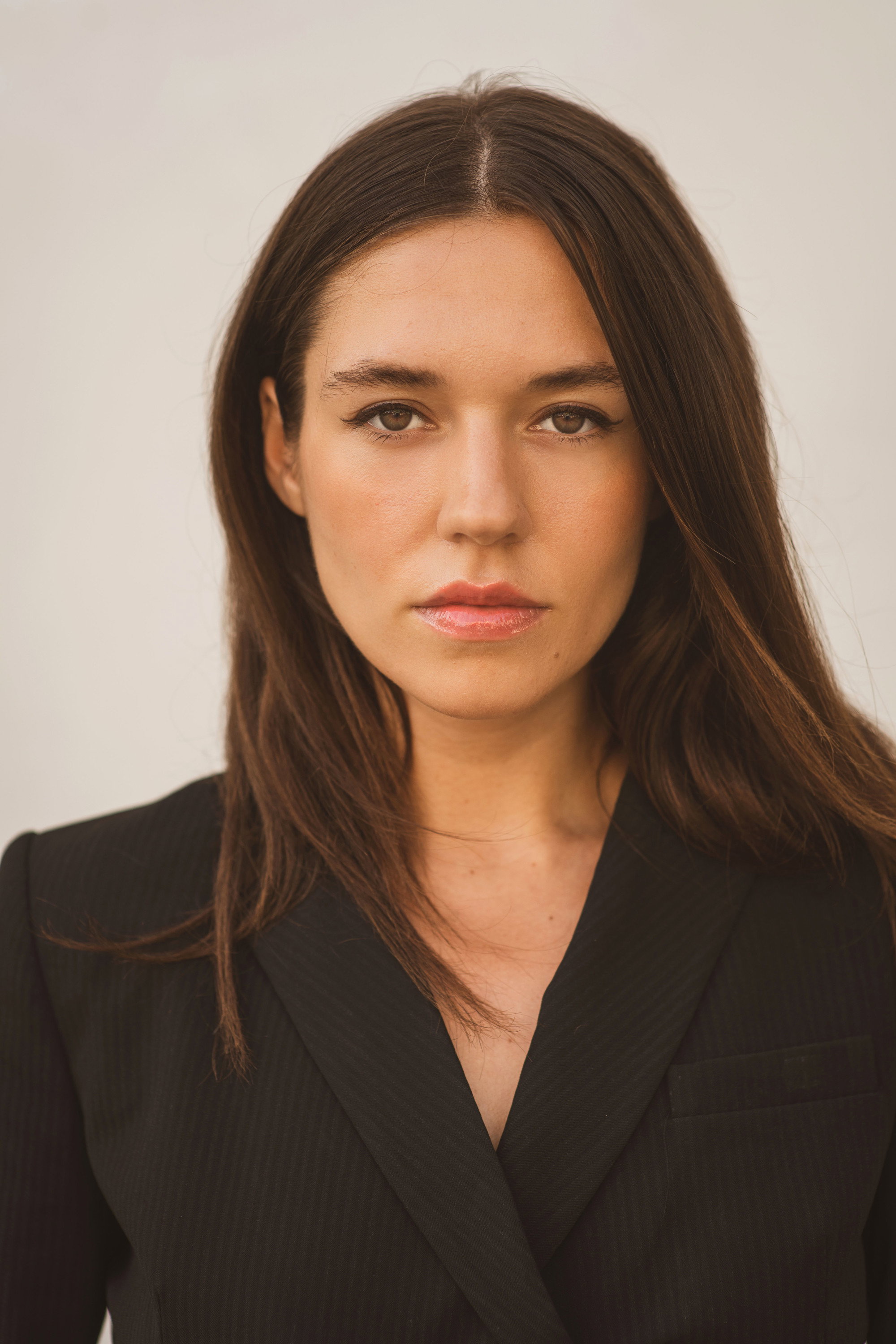 Maria-Claudia Nova as Kenza in The Moderator