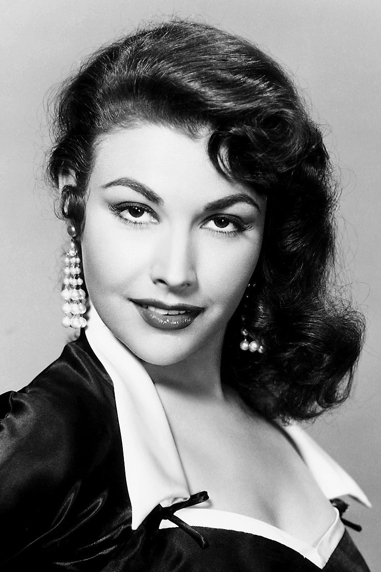 Mara Corday as Valerie Hudson in Undersea Girl
