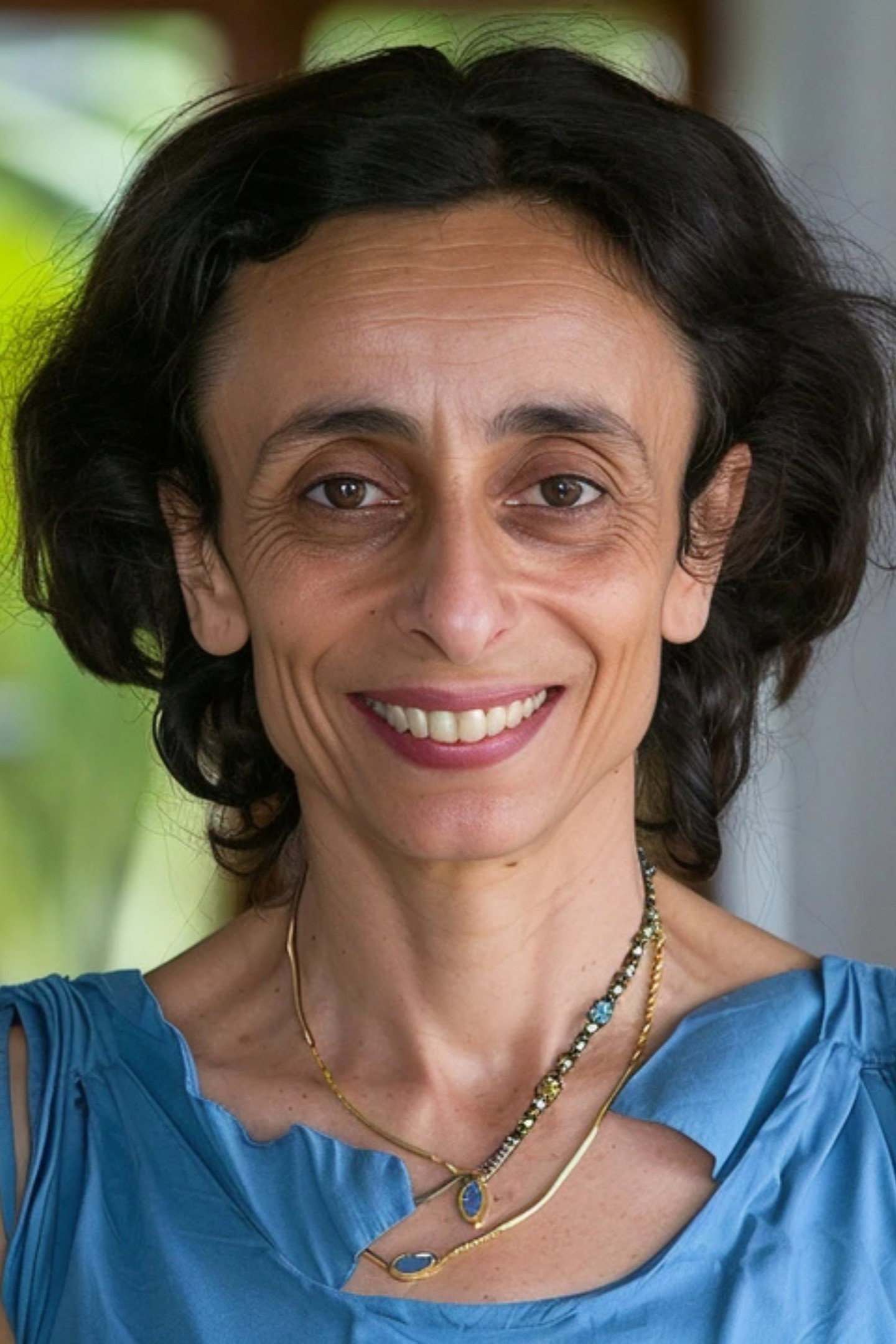 Tetê Medina as Vera Junqueira Pires in Santa Marta Fabril