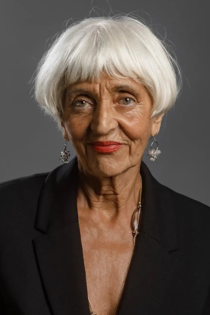 Gabriela Calonfirescu as Julita in La Abuela (The Grandmother)