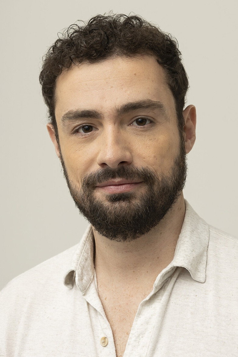 Ícaro Gimenes as Matheus in Blood and Waltz