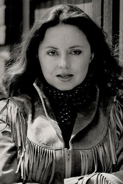 Donna Goodhand as Ruth LaSalle in Heart of a Stranger