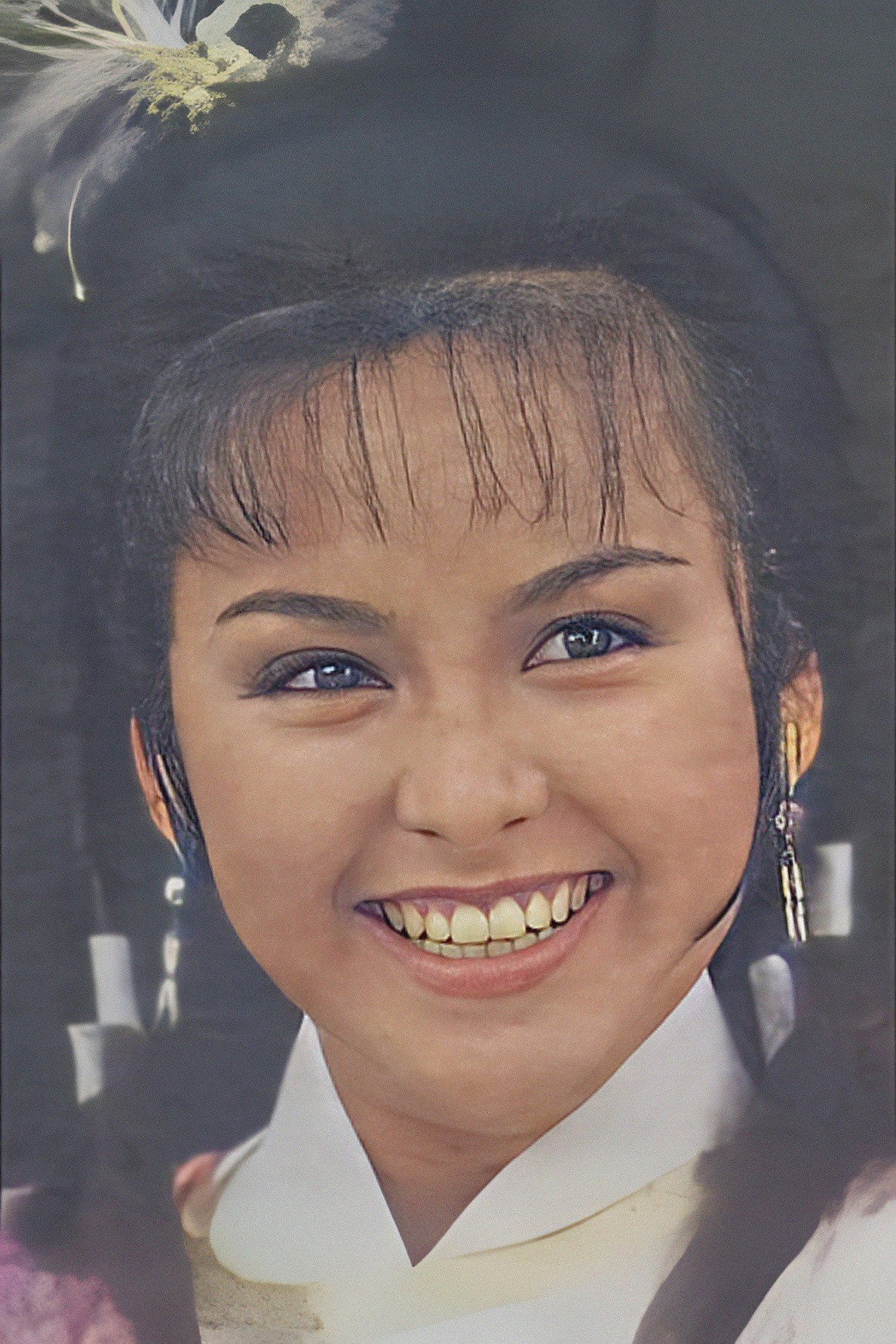 Debbie Chui as 杜文雅 in 妙人妙事