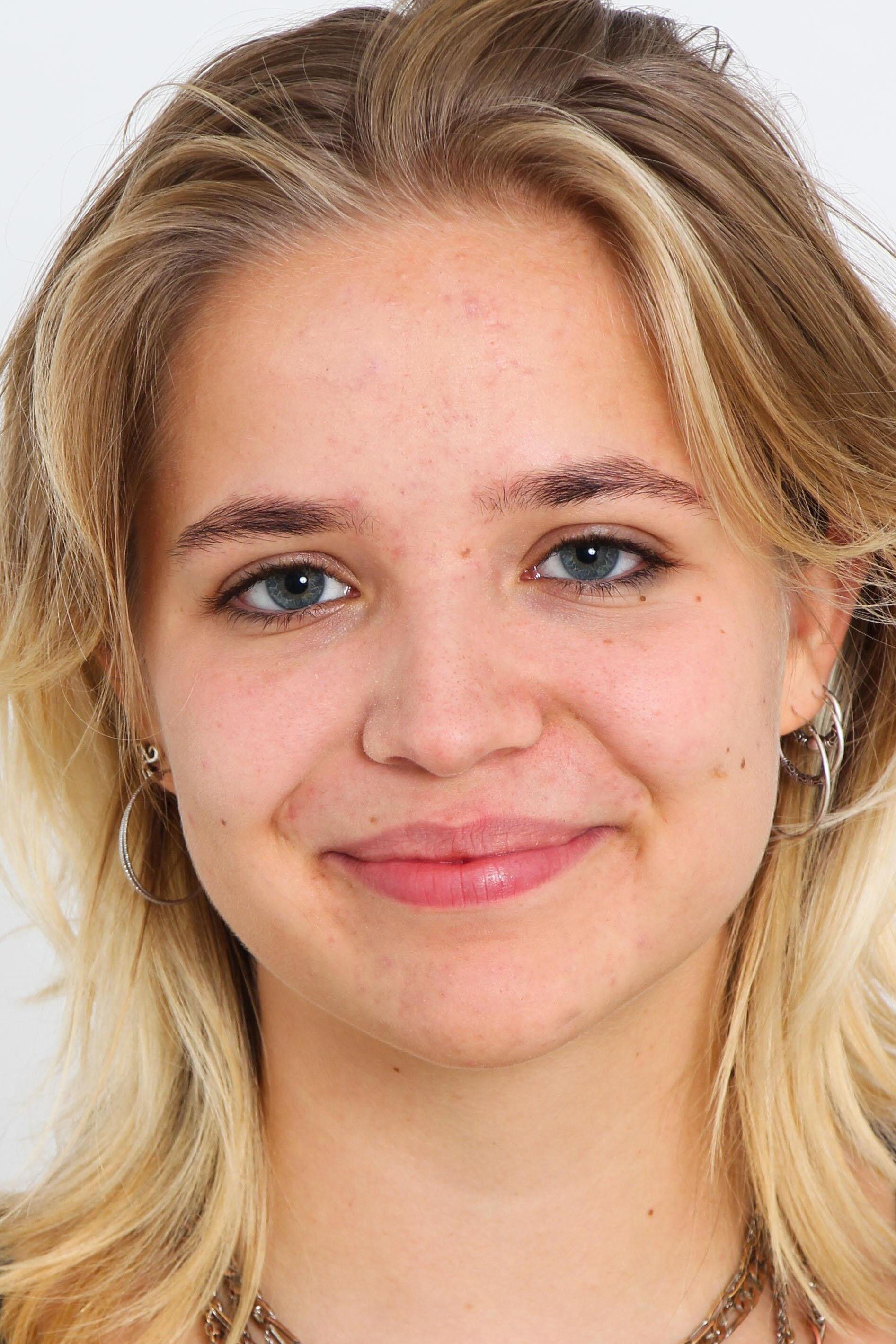 Neele-Marie Nickel as Anne in The Famous Five 4
