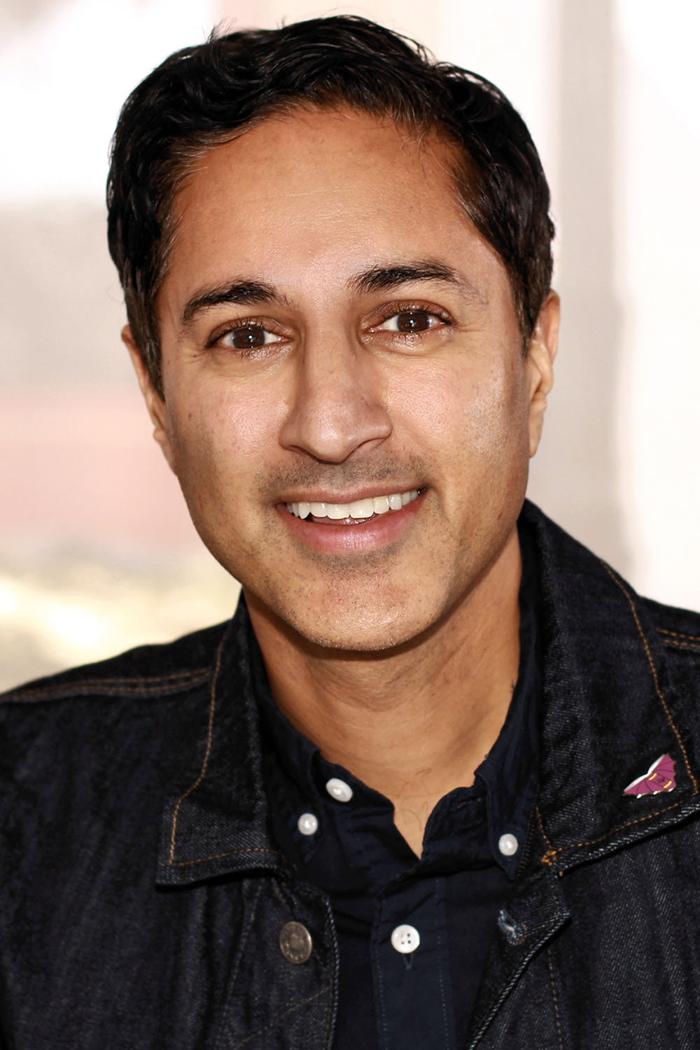 Maulik Pancholy as Neil in Quarter Life Crisis
