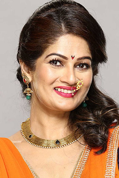 Resham Tipnis as Seductress in Kho Kho