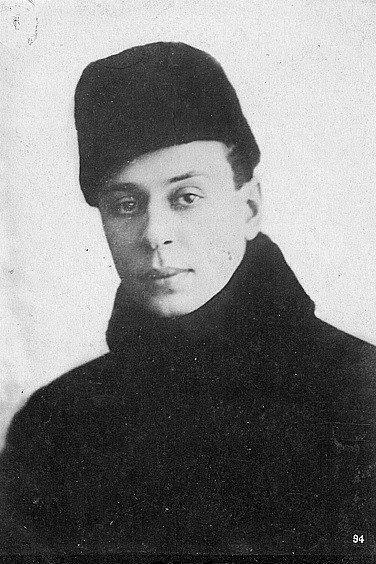 Vjacheslav Svoboda as Enriko, street dancer in The Backdrop Of Happiness