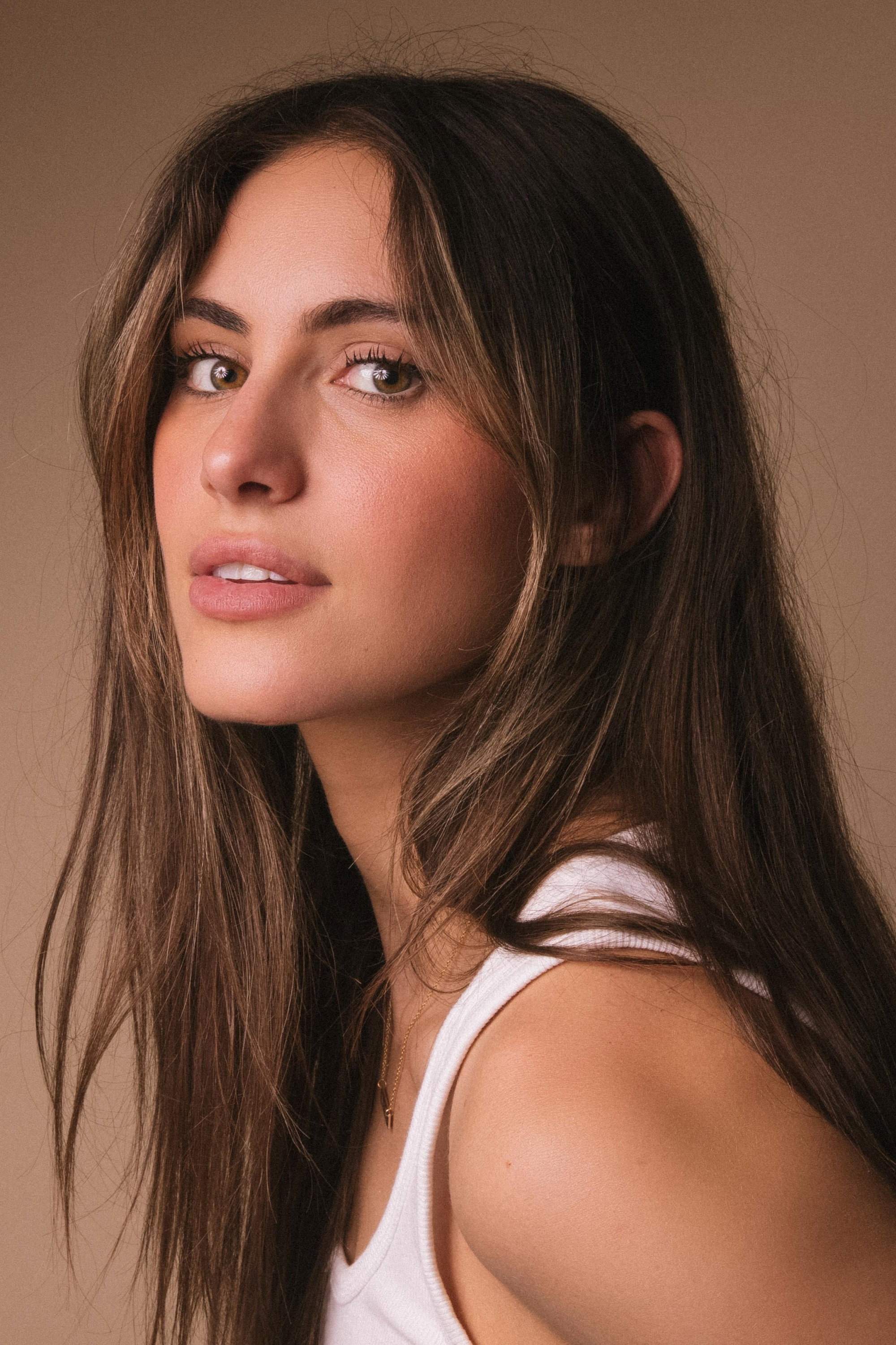 Yasmin Karssing as Alicia X in Meskina