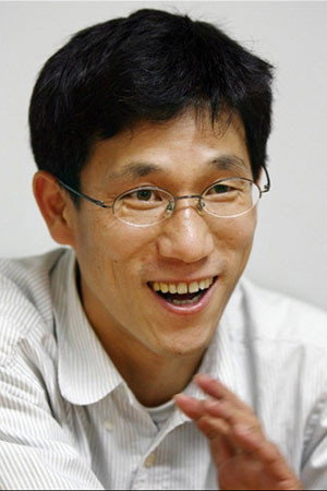 진중권 as Self in King of Clones