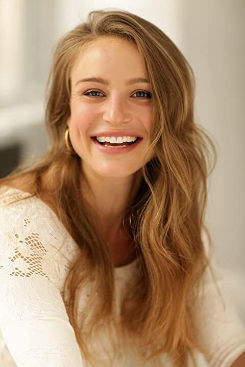 Ingrid Vollset as Lexi in Throuple