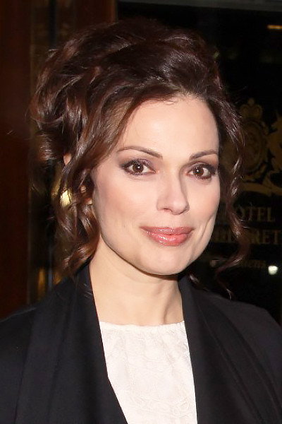 Δάφνη Λαμπρόγιαννη as Aneta Mpezentakou in You are my other half