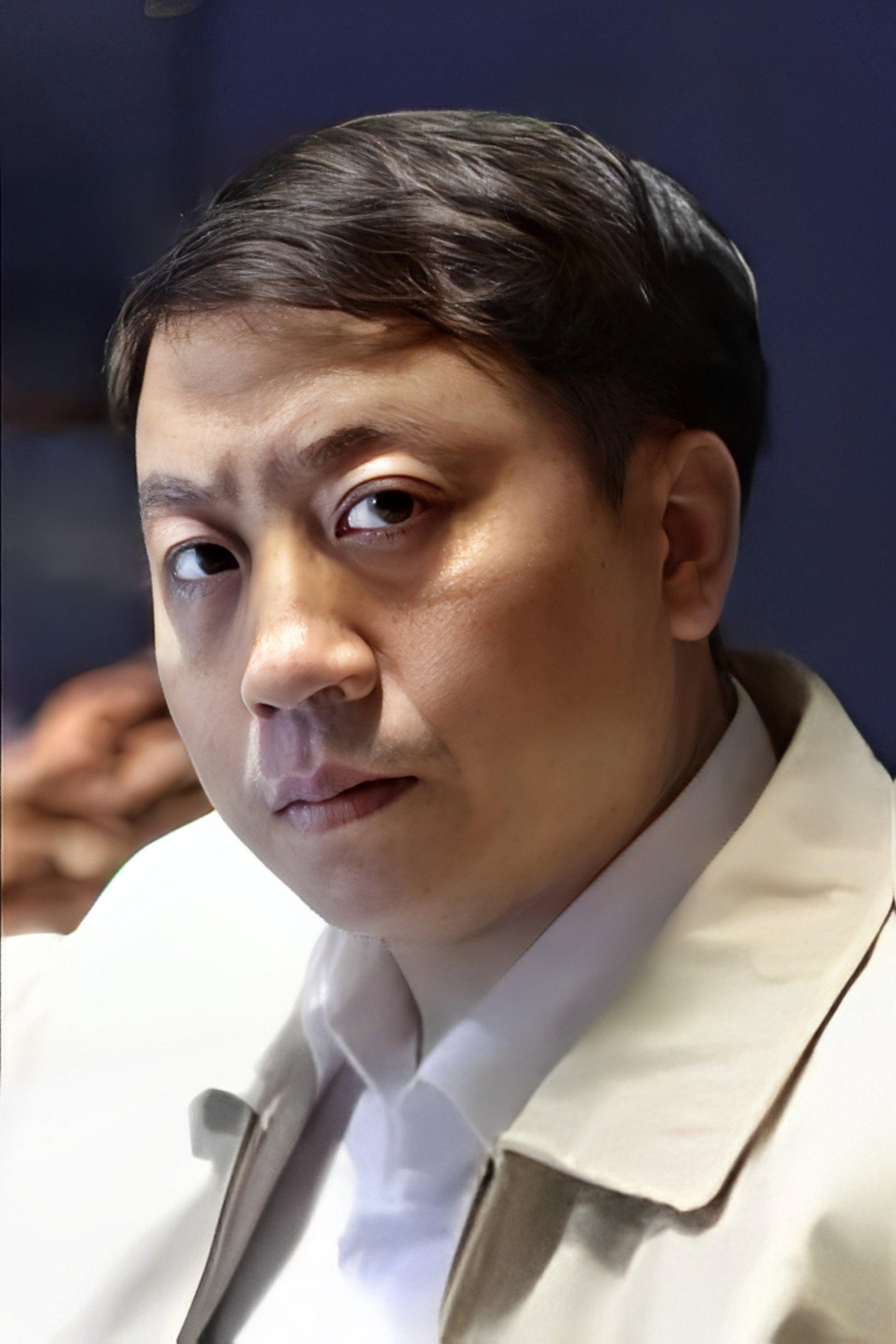 袁国纲 as 教授 in Bunshinsaba vs Sadako