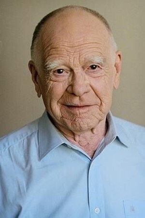 Heinz W. Krückeberg as Opa Eugen in Plötzlich Millionär