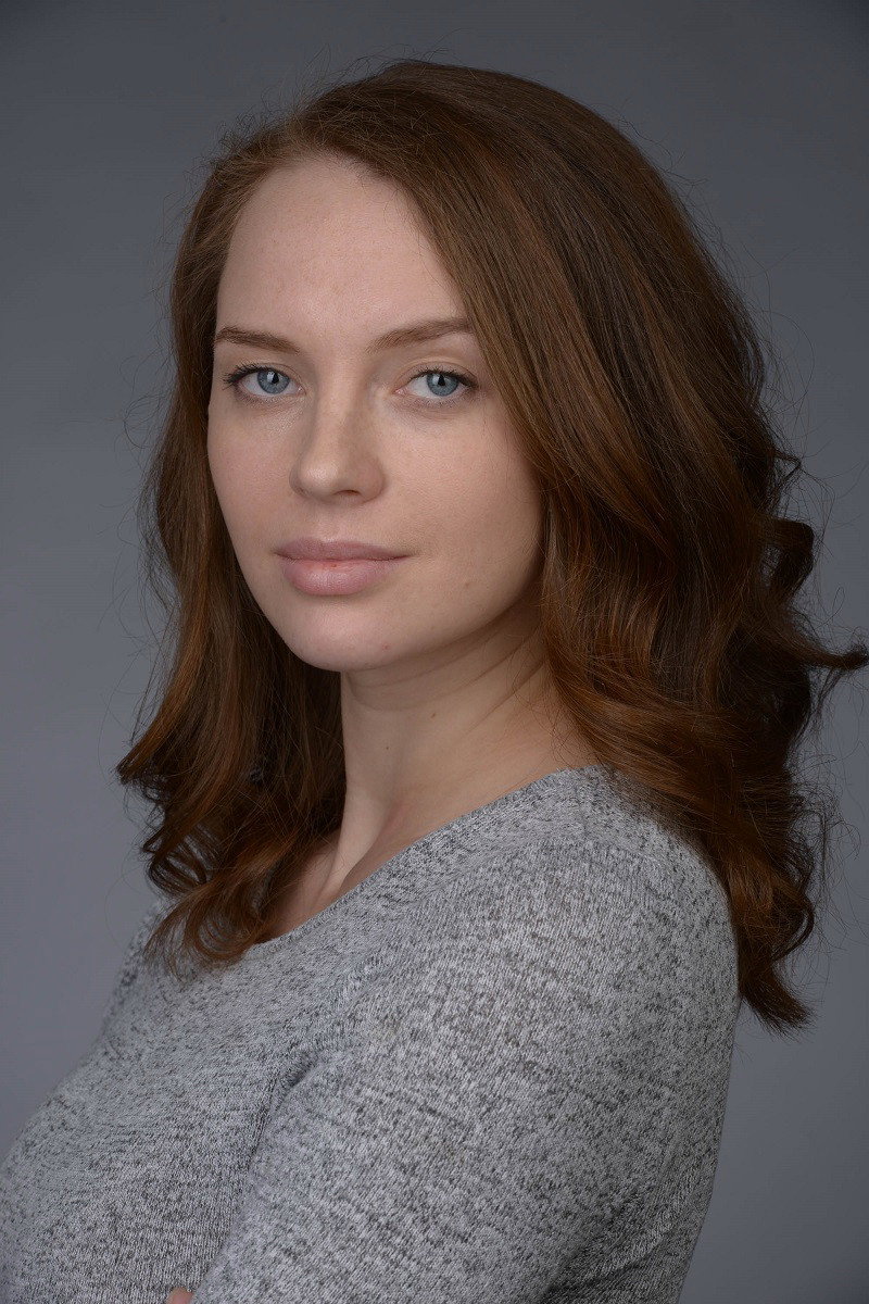 Наталья Свешникова as Виктория Клёнова in Outsider