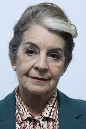 Amélia Bittencourt as Dona Solange in The Bear Family Secret