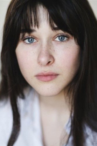 Fanny Fourgeaud as Nolwen Legendre in Les secrets du Finistère - Le garçon qui marchait sur les vagues