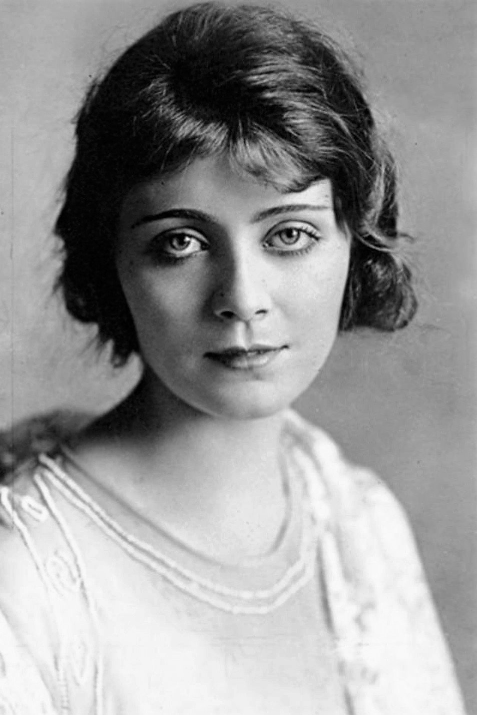 Jane Novak as Agnes Belmont in The Lure of the Wild