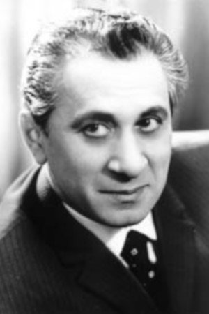 Artashes Araratyan as Мирза in Пора красных яблок