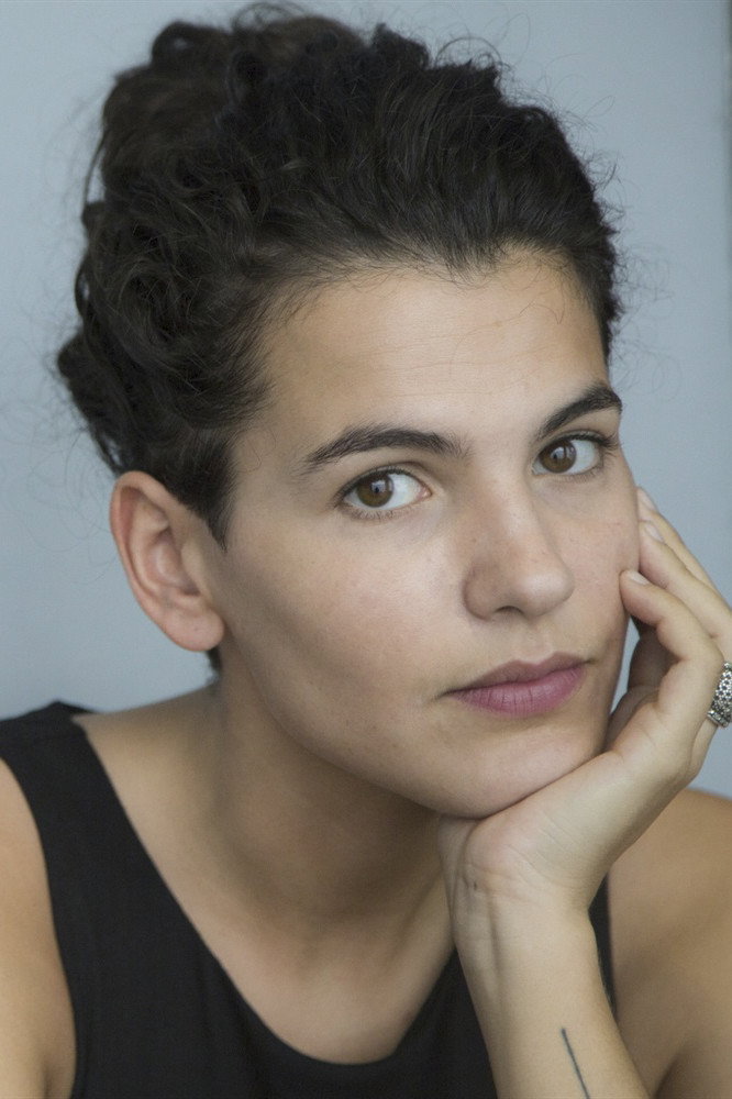 Brune Renault as Béatrice in Transfers