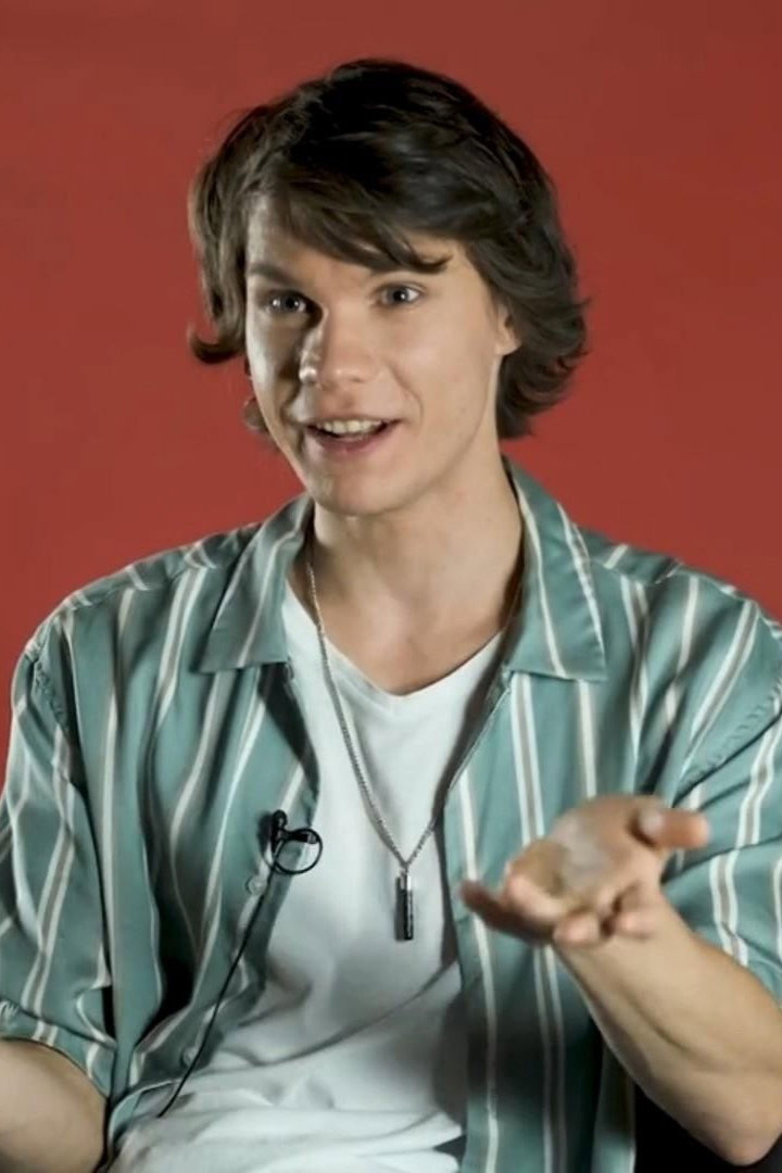 Kenéz Ágoston as Voice Actor (voice) in Pelikan Blue
