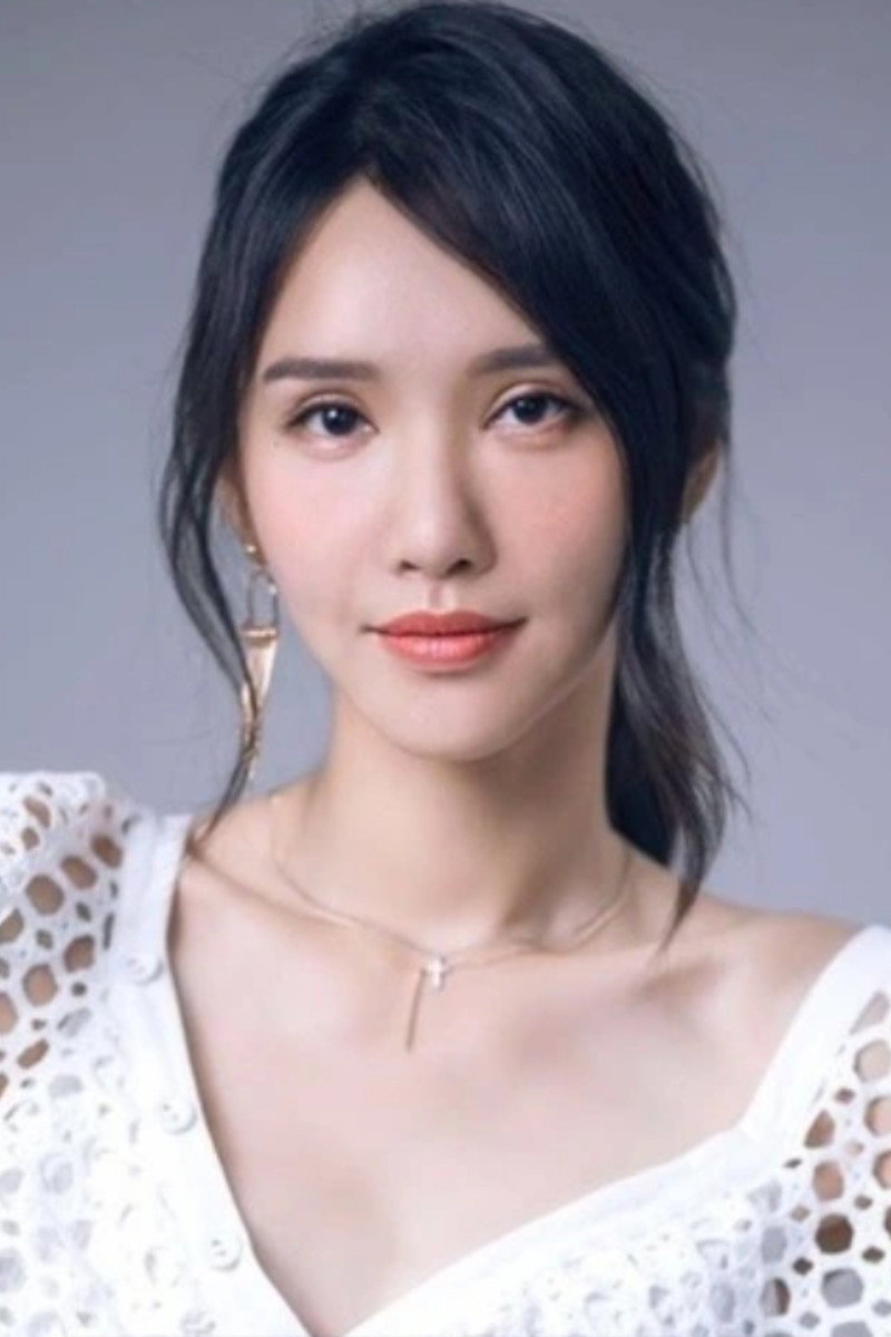 Xu Qian Jing as Chen Yueqin / Zi Mo in Pearly Dream