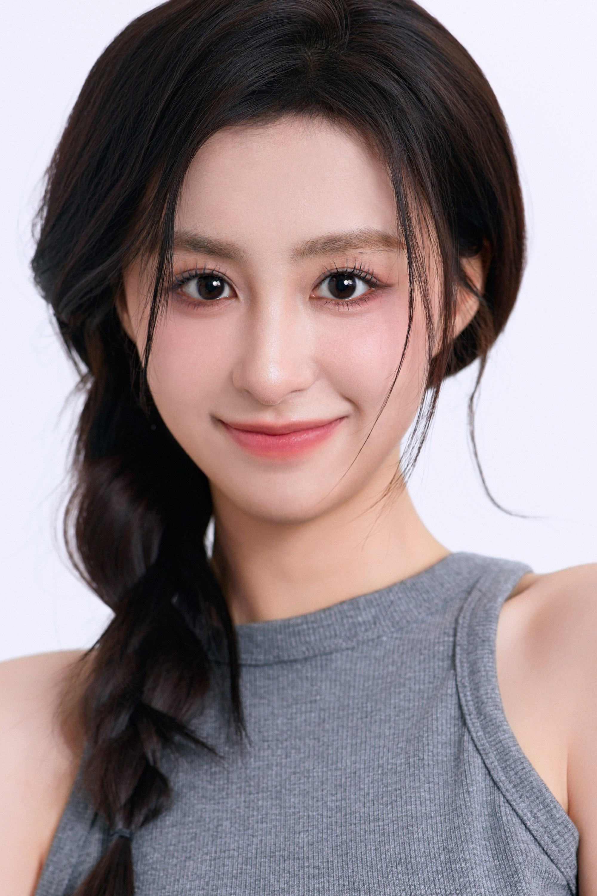 宋霄瑛子 as A Liya in Destiny of Love