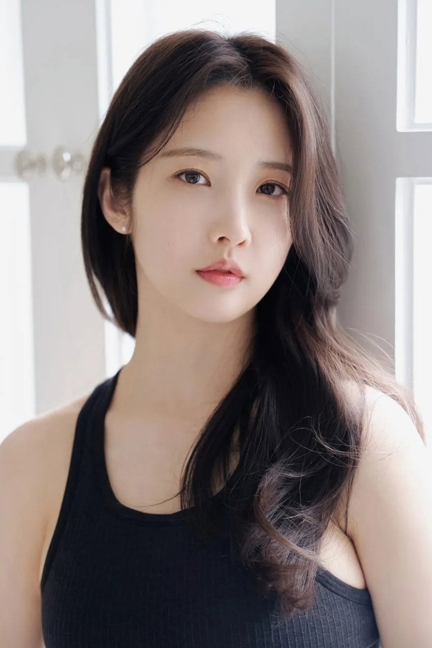 남지현 as Min Se Yeon in Never Die