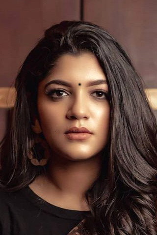 Aparna Balamurali as Leena in Mindiyum Paranjum