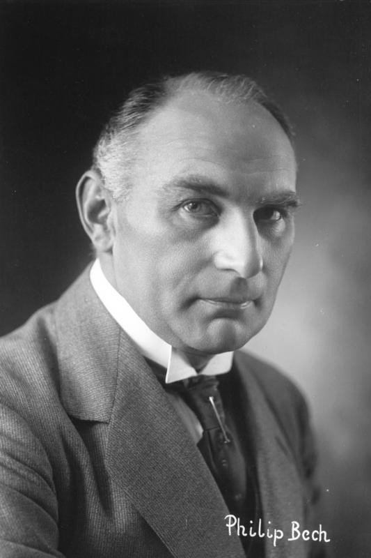 Philip Bech as Pastor Wahl in Præstens Datter