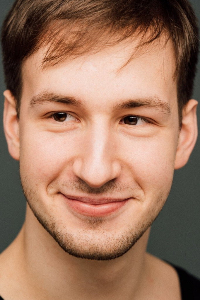 Philip Bialowski as Toni in Immer nie am Meer
