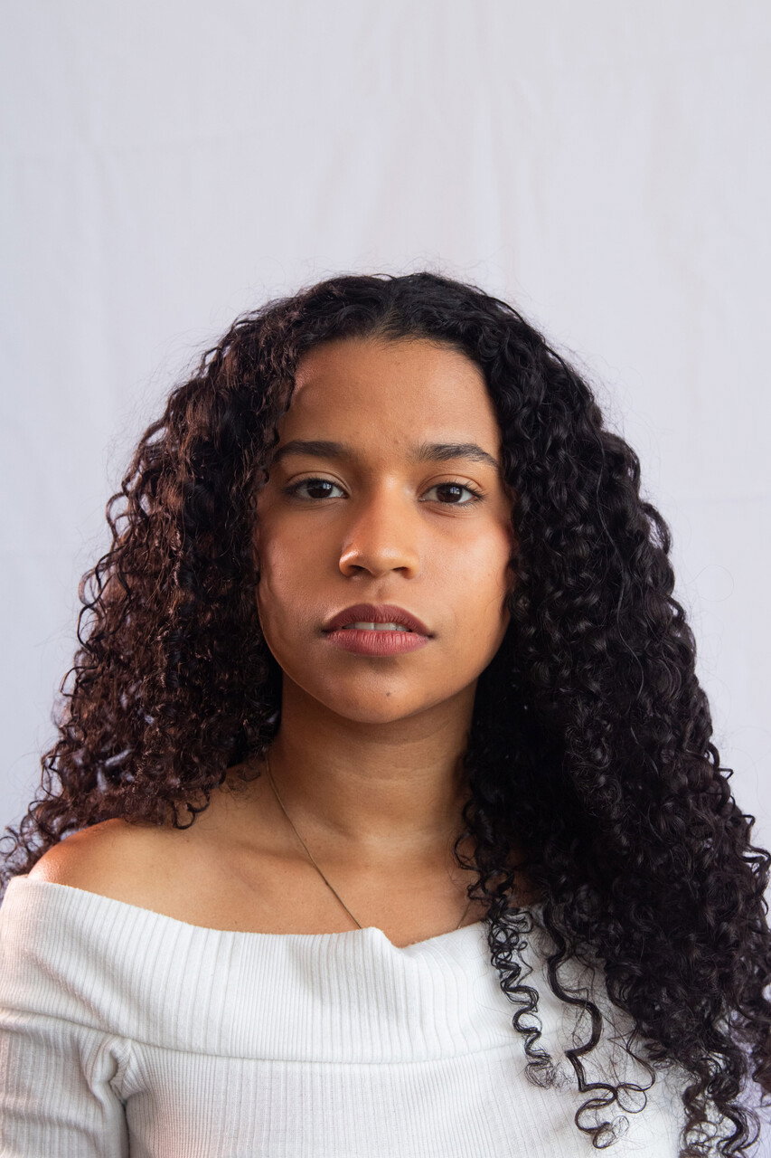 Raquel Queiroz as Luísa in A Máscara do Vazio