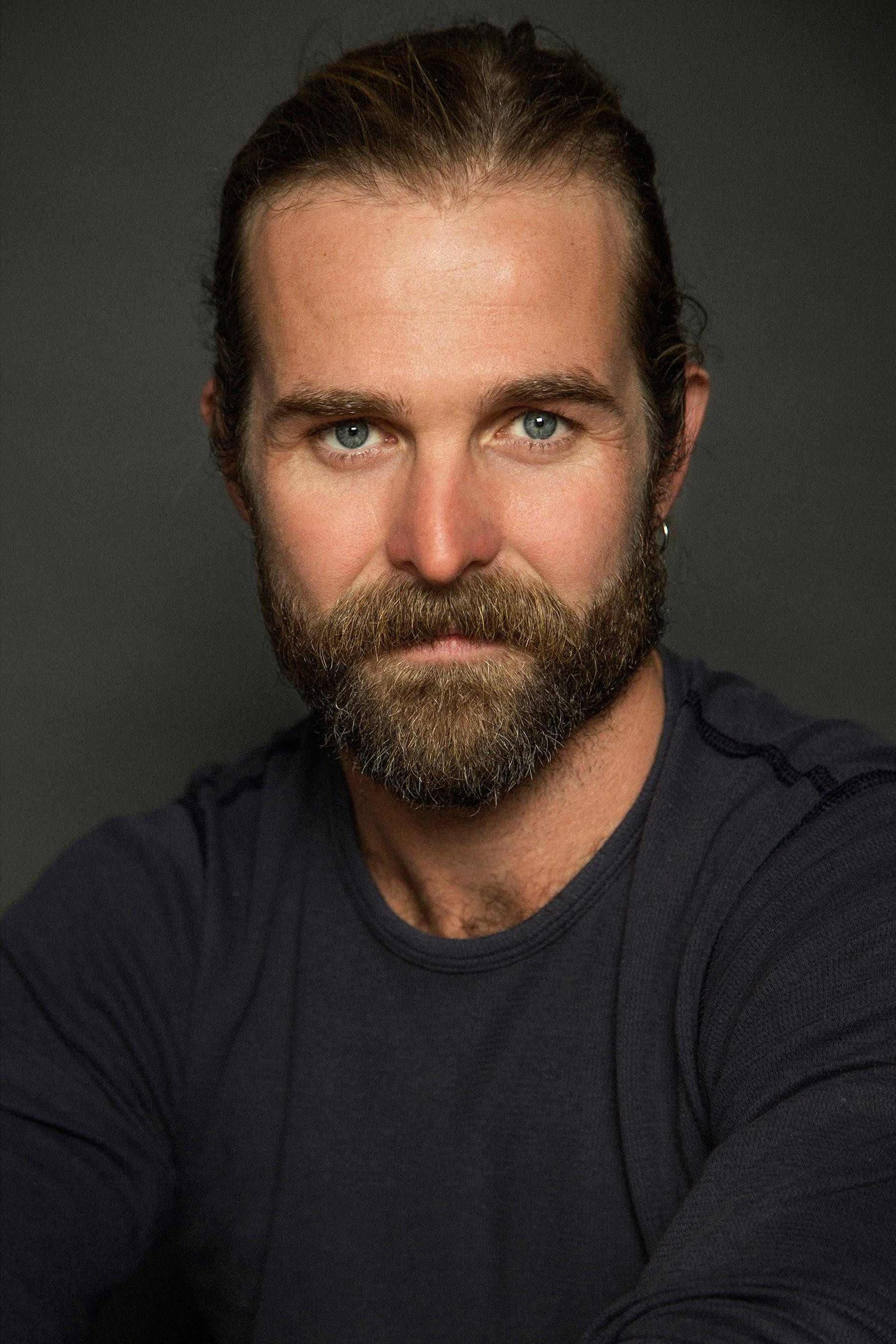 Kevin Kiernan-Molloy as Man in Car in Men of the Earth