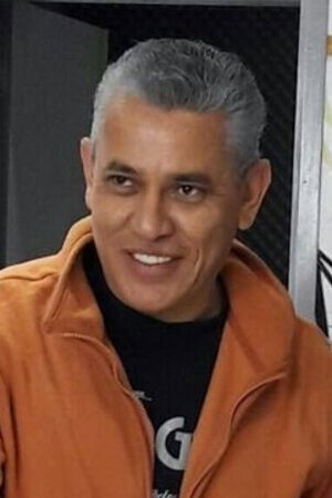 Dionicio Carmona Hernández as Self - Host in Más Vida