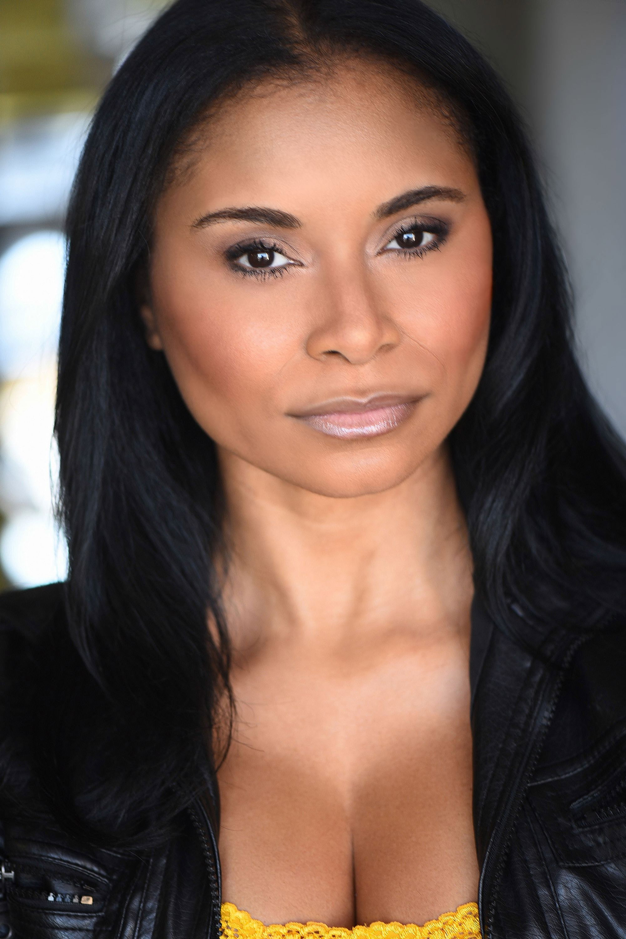 Swisyzinna as Stella Henderson in Lady Luck