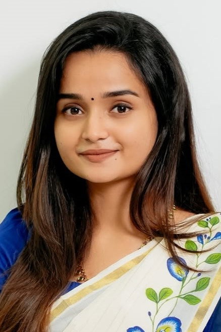 Meenakshi as Nandhini in Kavacha