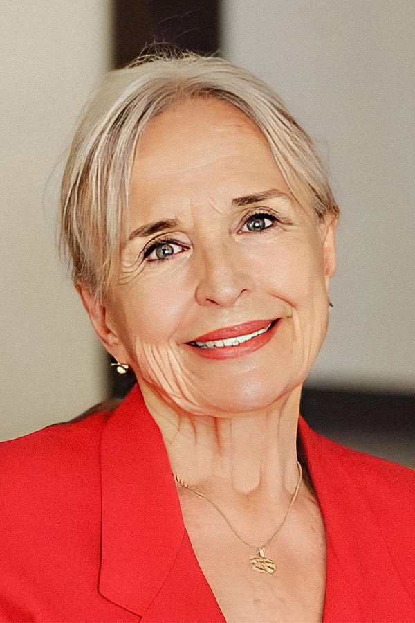 Serpil Tamur as Cennet in Zeliha'nın Gözleri