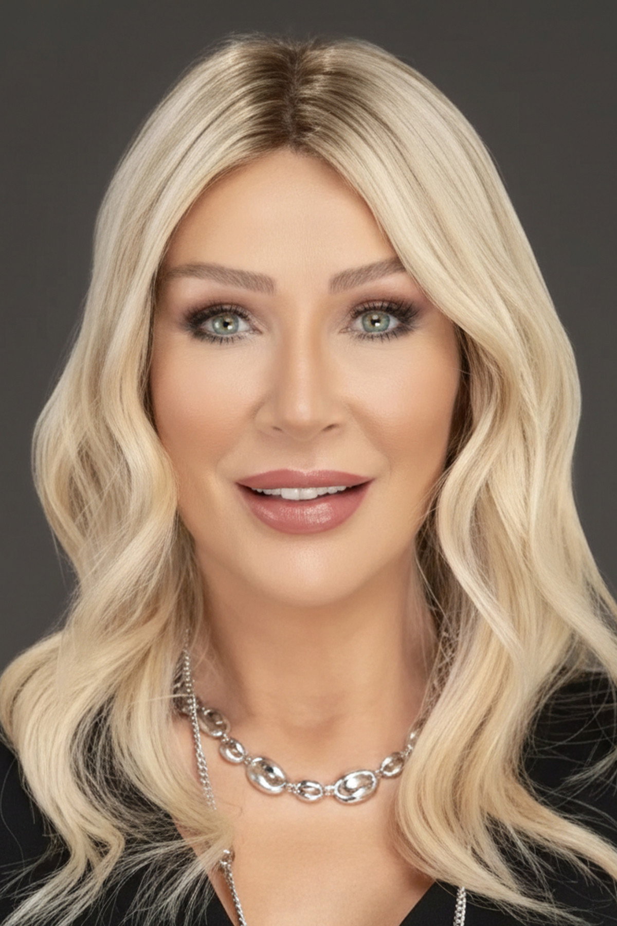 Seda Sayan as Yıldız Akar in Fedai