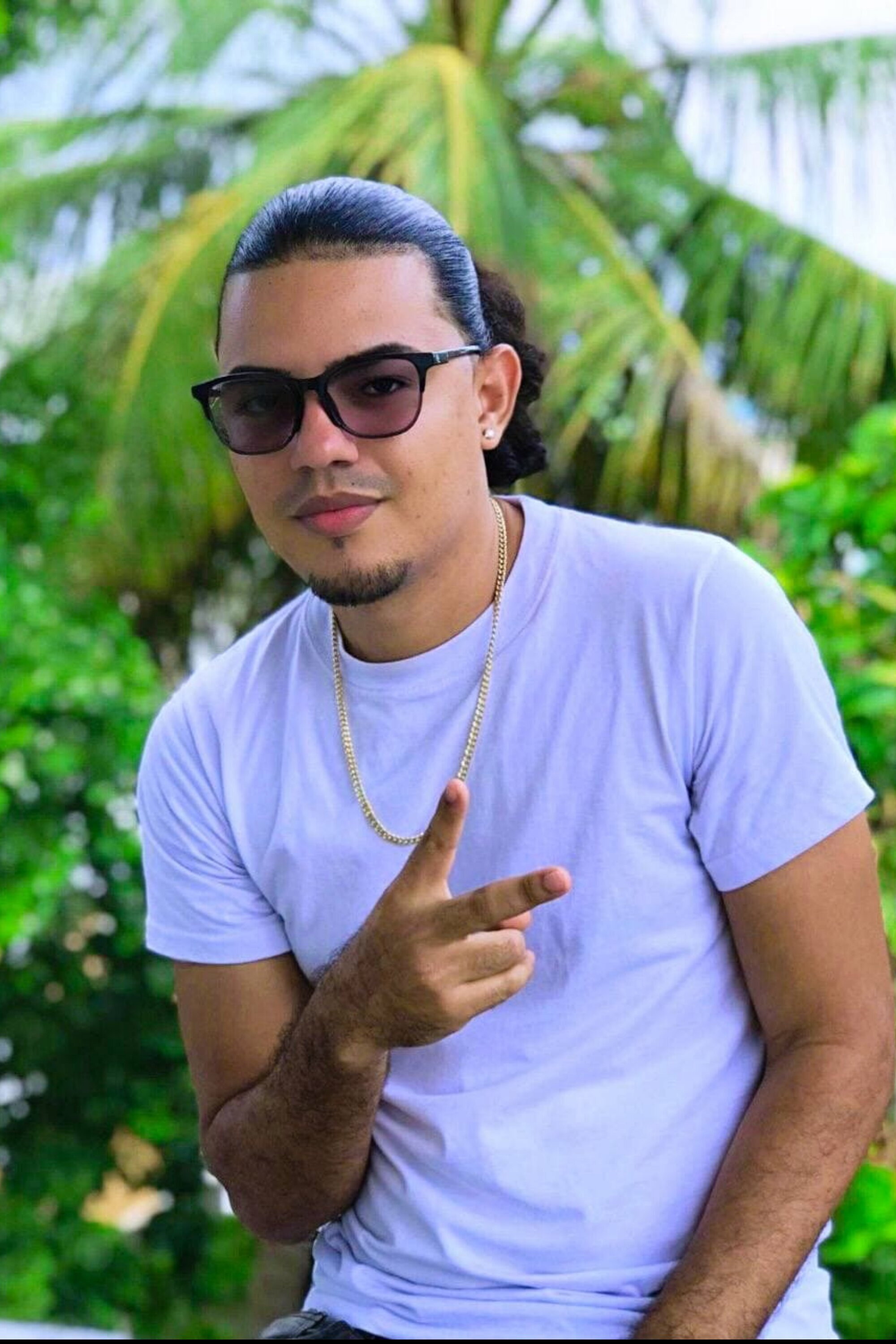 Raffy Hdz as Director in La Maruya & El Santero
