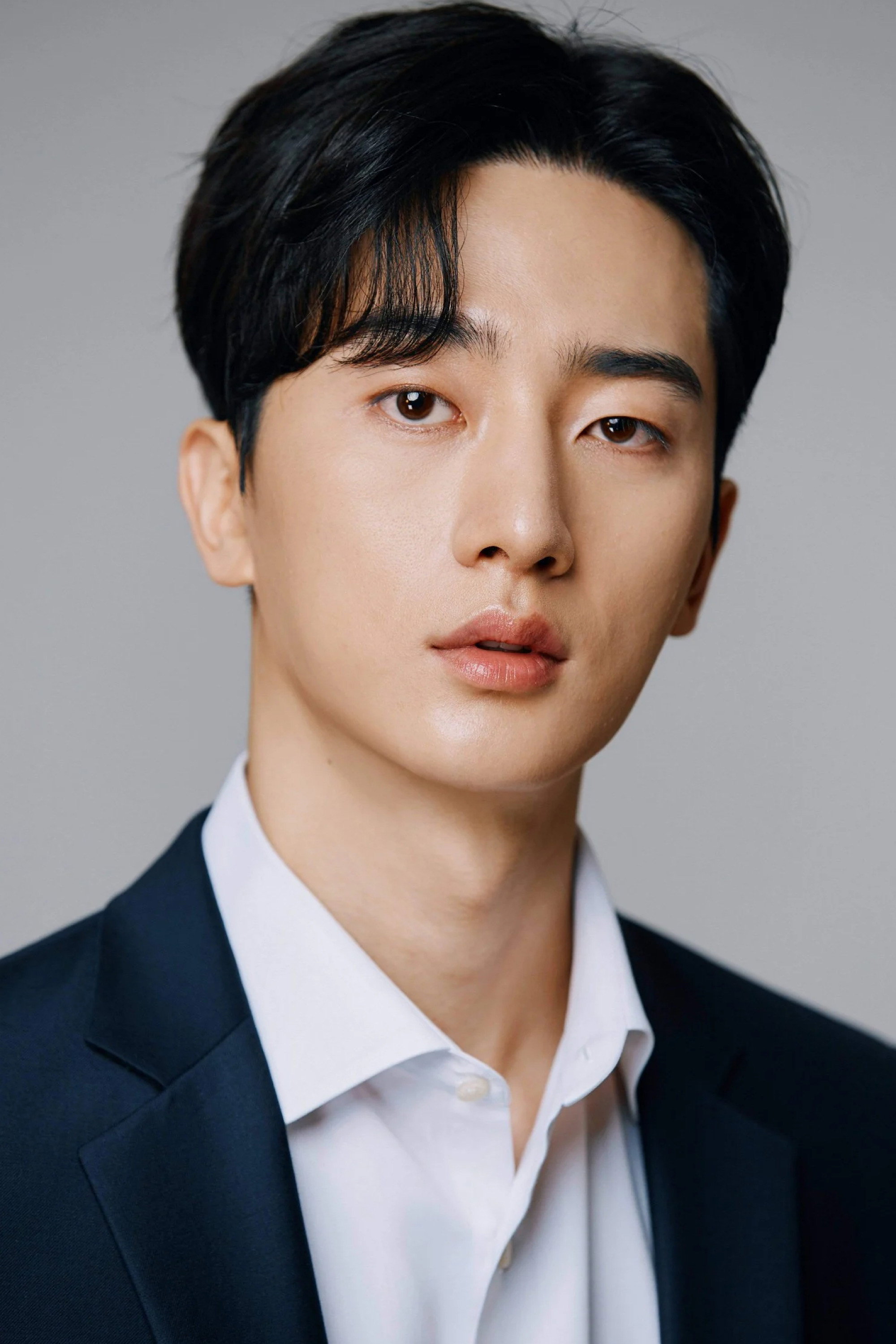 김준경 as Joong-ho in An Old Lady
