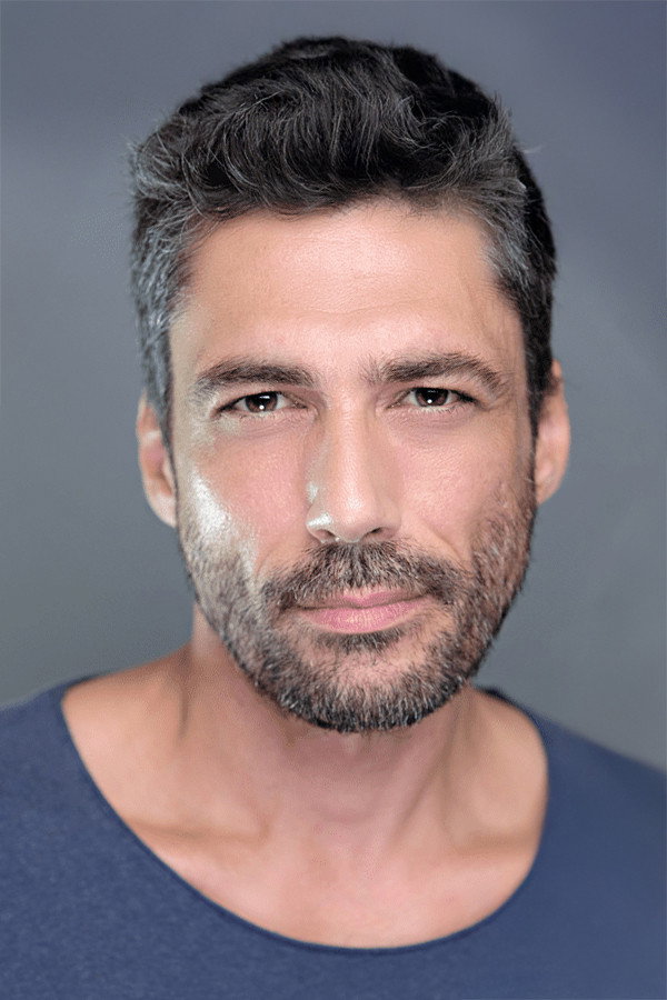 Pamir Pekin as Komiser Kemal in Gönül İşleri