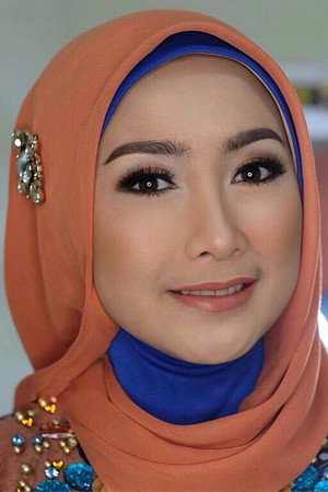 Desy Ratnasari as Ummik Gus Birru in The Heart of Suhita Series