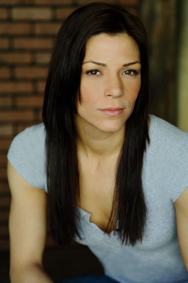Shannon Leade as Karianna in House on the Hill