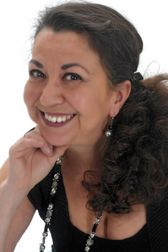Lilay Huser as Tibets Mutter in Chiko