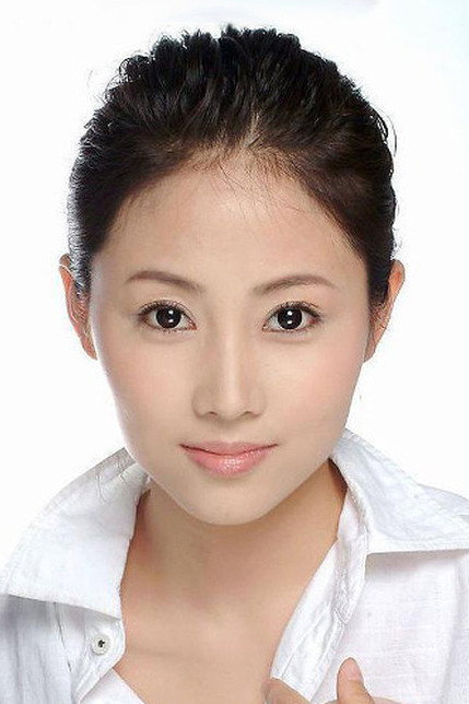 Li Xinyi as Gu Qing in Naughty Family