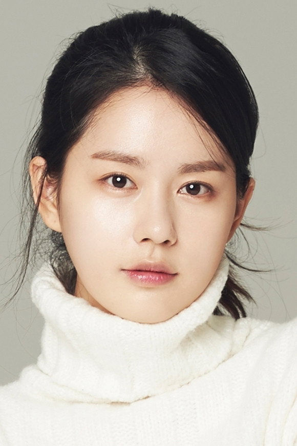 김주현 as Kim Young-Ha in The Rich Son