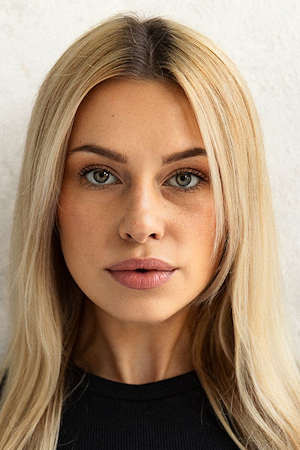 Wiktoria Supryn as Girl Lying on Filip in A Dead Marriage
