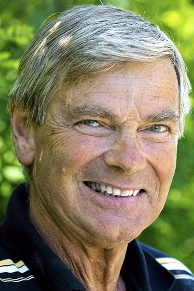 Hans Wahlgren as Lennart Svenningson in Swedish and Underage