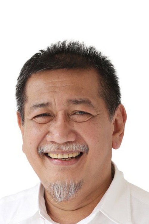 Deddy Mizwar as Johan in Bidadari Mencari Sayap