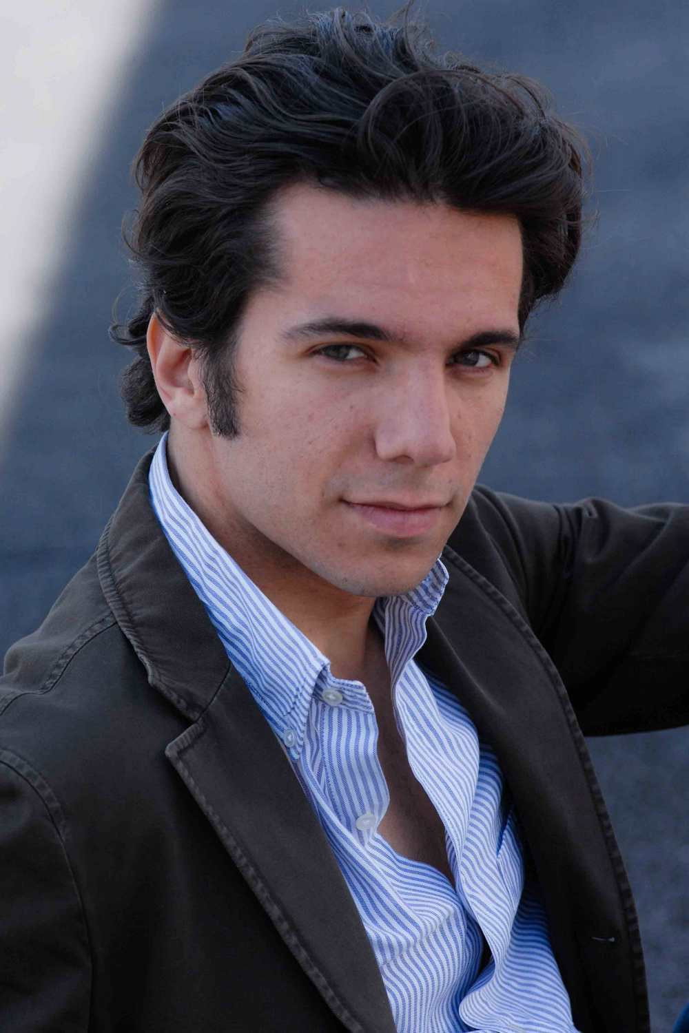 Vincenzo Alfieri as Luke in Closer