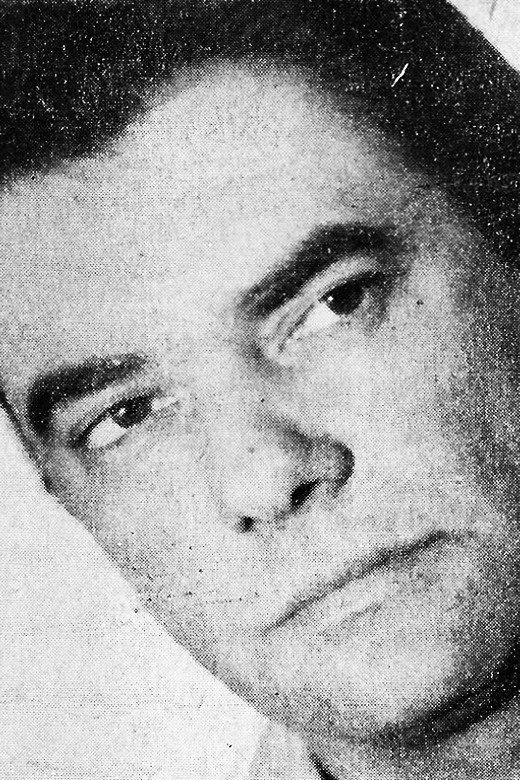 Aurélio Teixeira as Raul in Absolutely Right